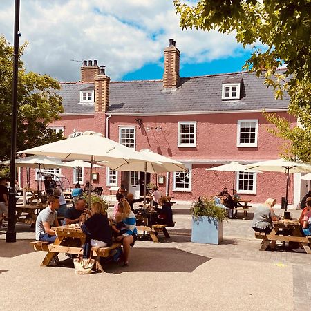Kings Arms Hotel Abergavenny Dış mekan fotoğraf