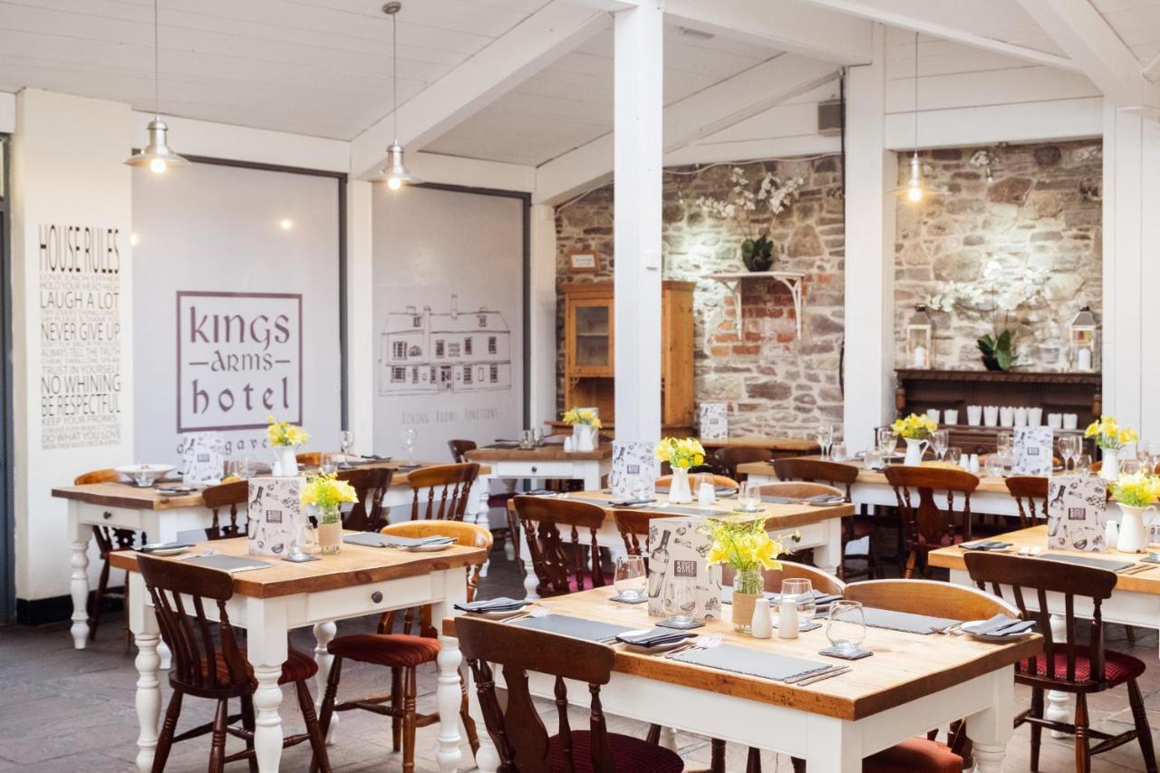 Kings Arms Hotel Abergavenny Dış mekan fotoğraf