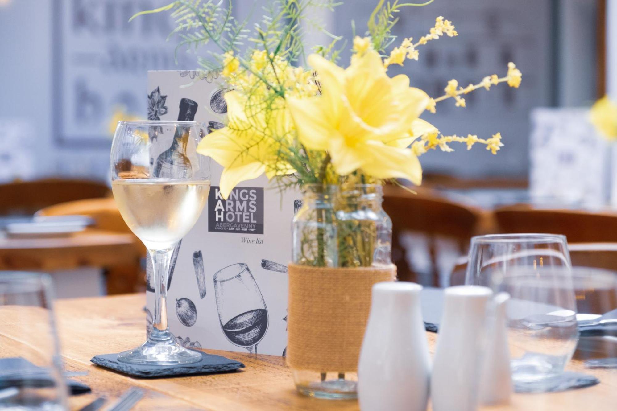 Kings Arms Hotel Abergavenny Dış mekan fotoğraf