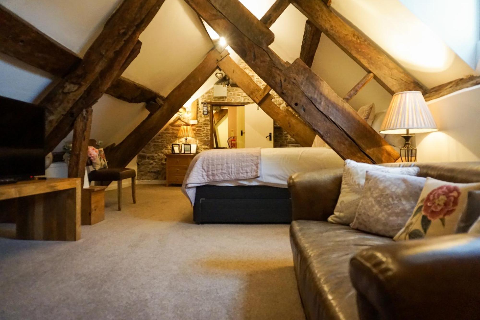 Kings Arms Hotel Abergavenny Dış mekan fotoğraf