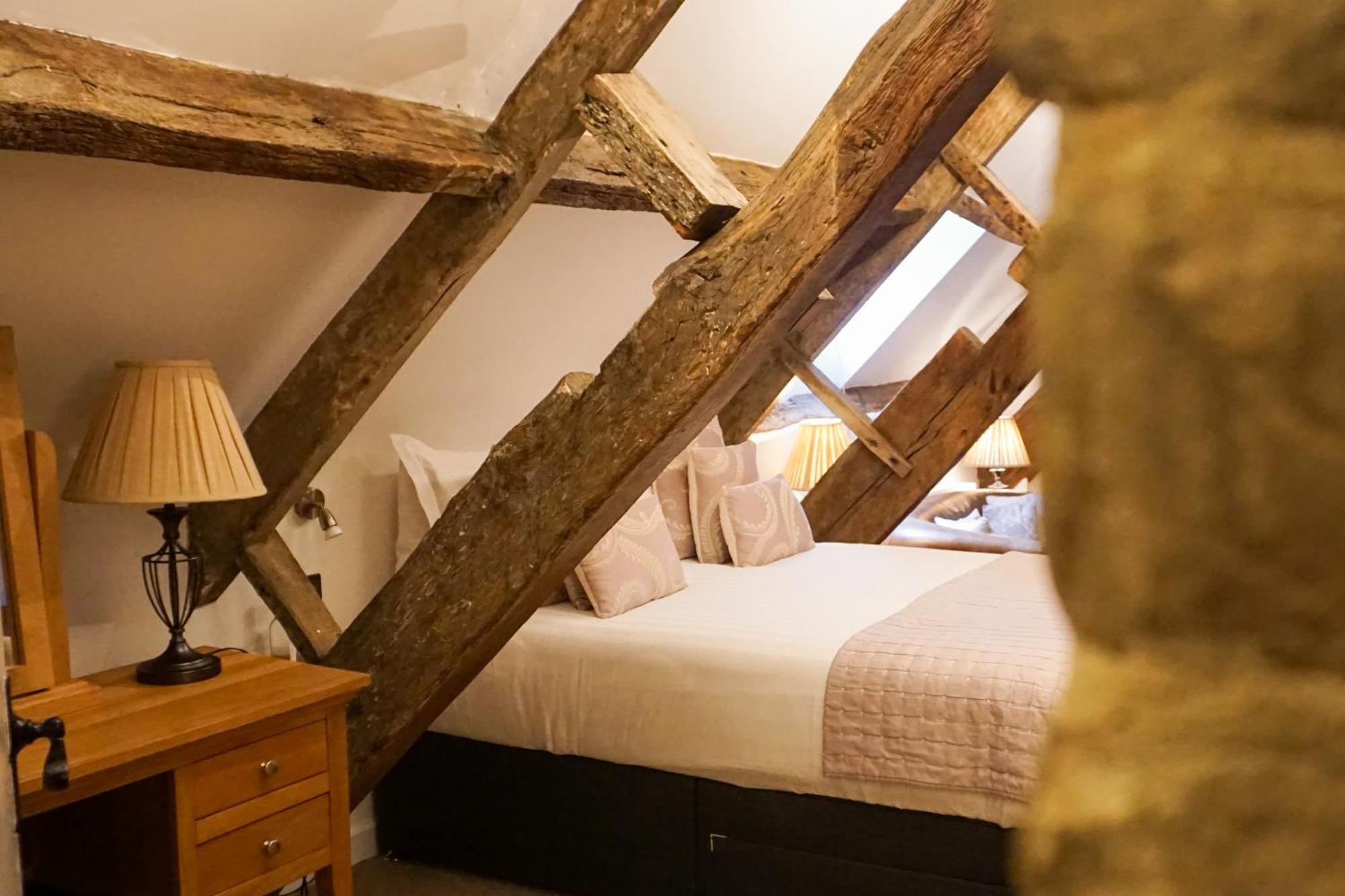 Kings Arms Hotel Abergavenny Dış mekan fotoğraf