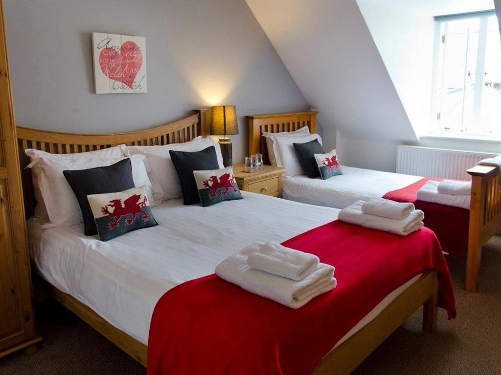 Kings Arms Hotel Abergavenny Dış mekan fotoğraf
