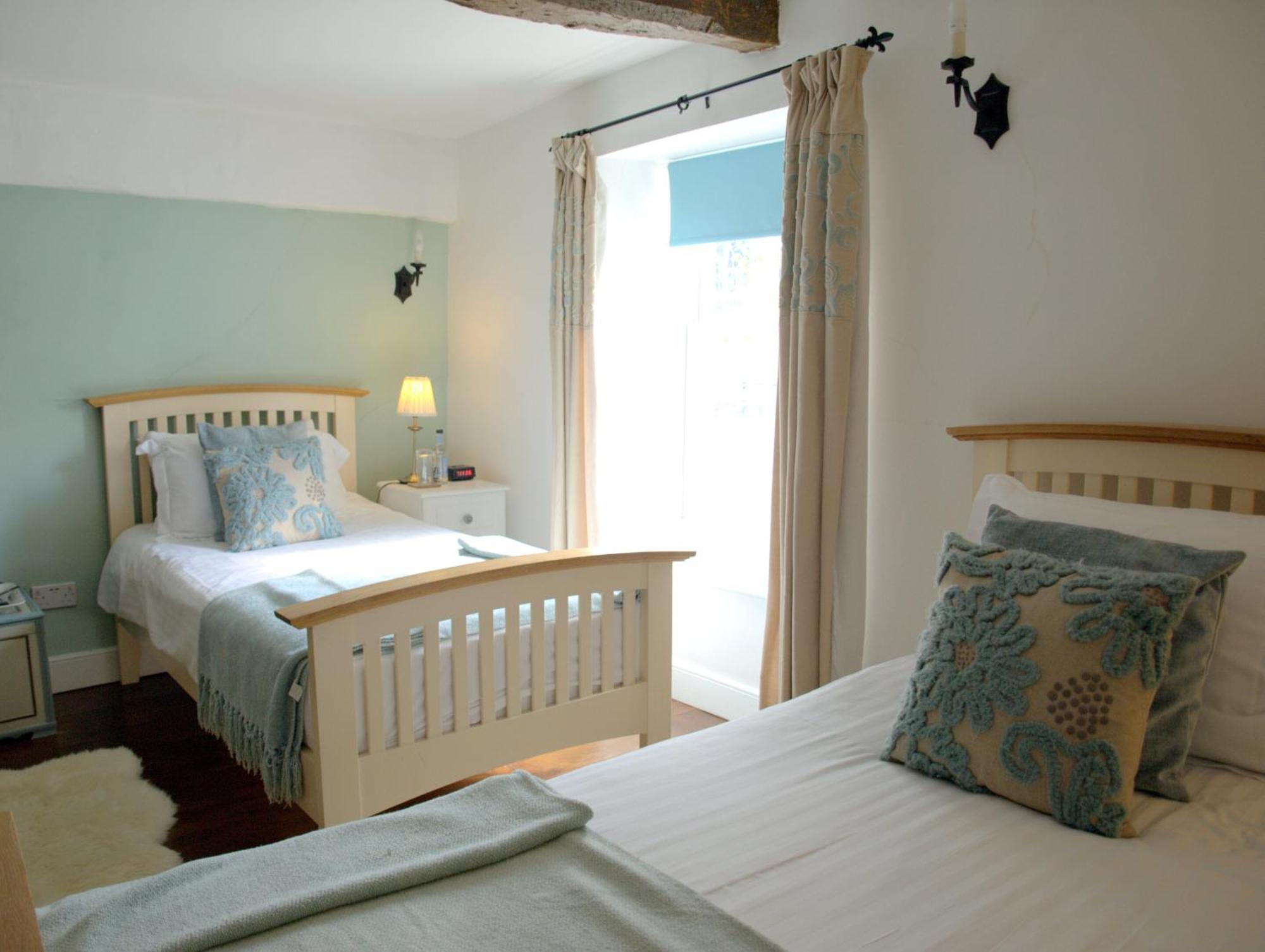 Kings Arms Hotel Abergavenny Dış mekan fotoğraf