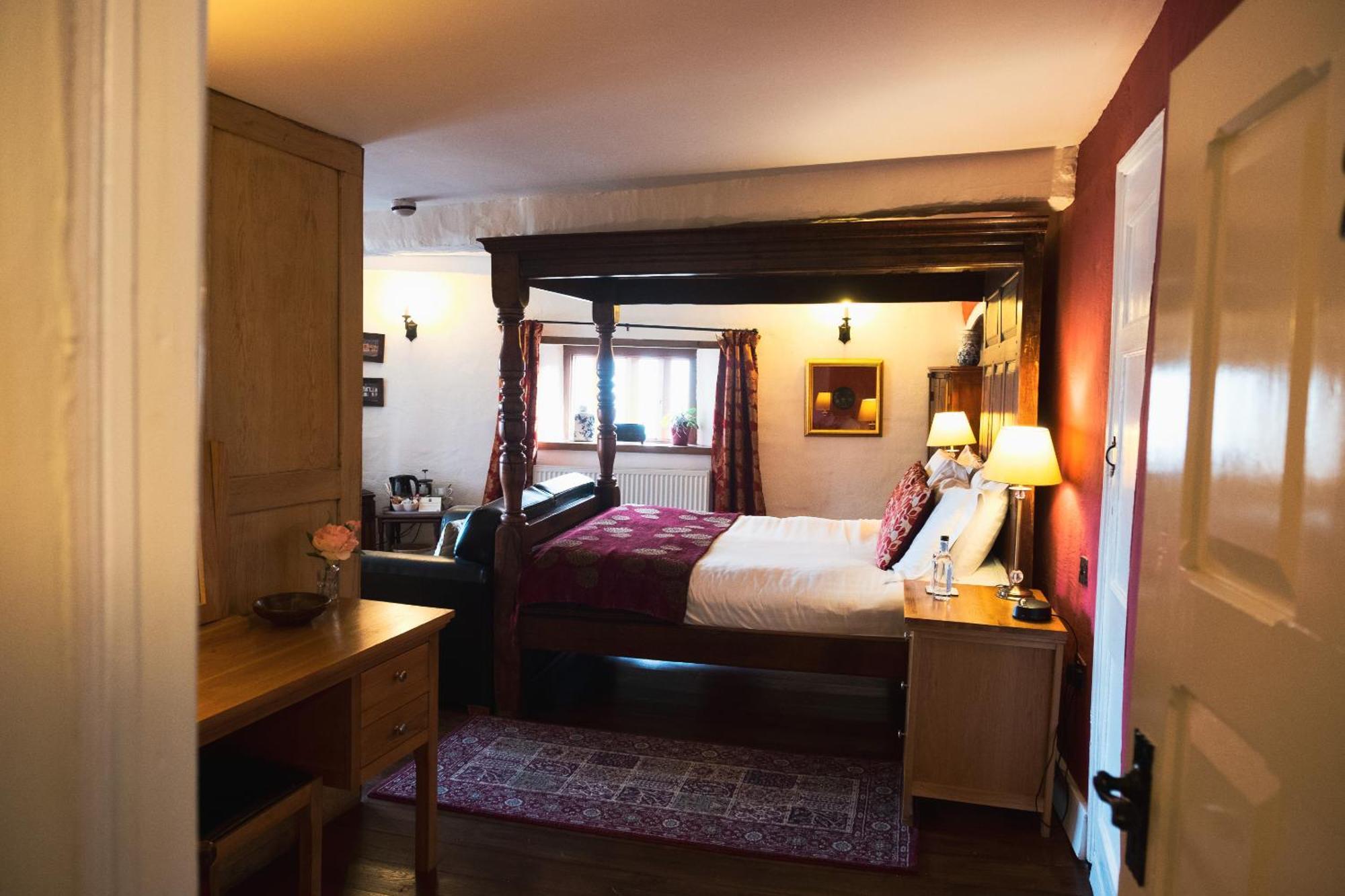 Kings Arms Hotel Abergavenny Dış mekan fotoğraf