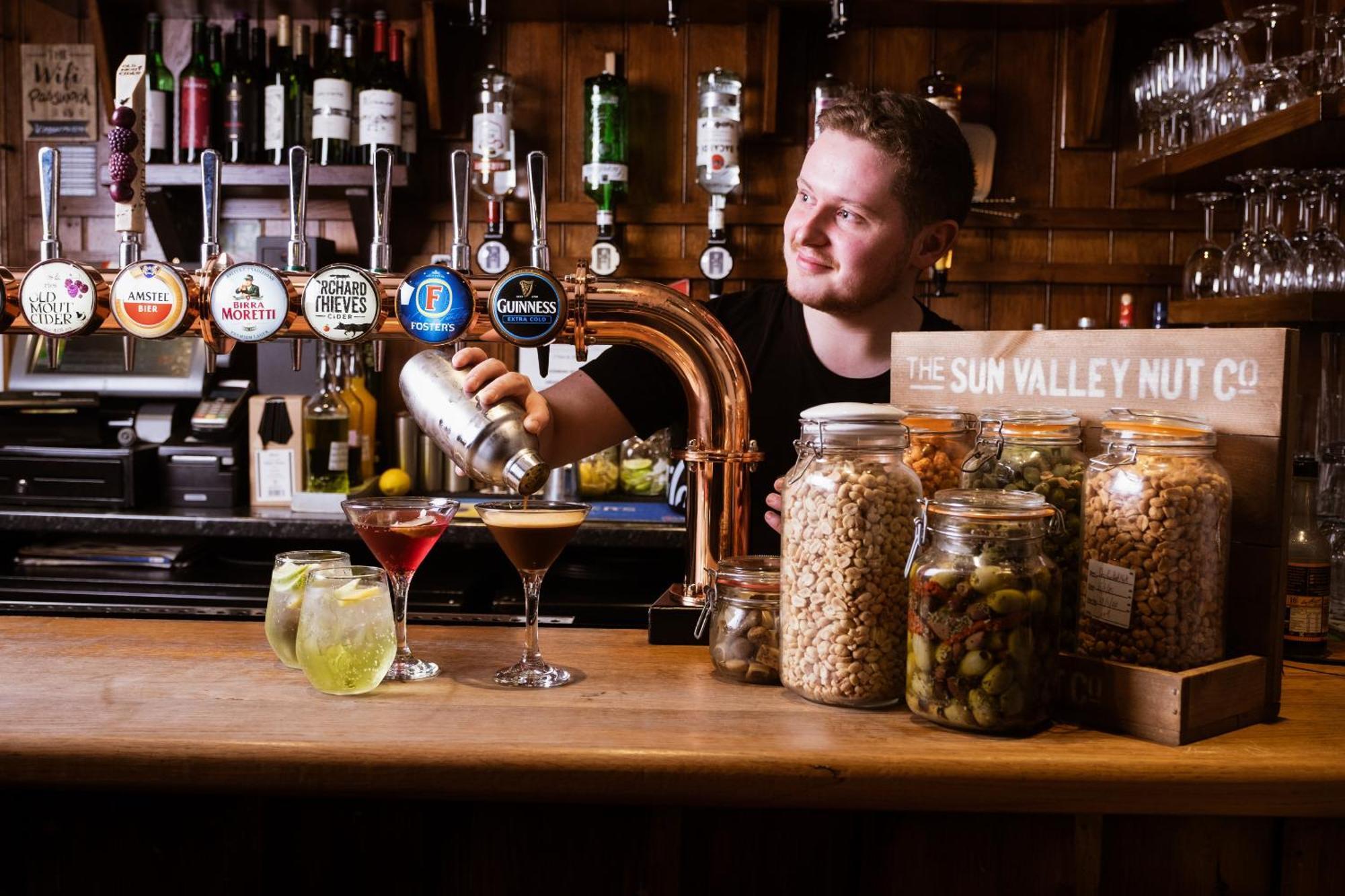 Kings Arms Hotel Abergavenny Dış mekan fotoğraf