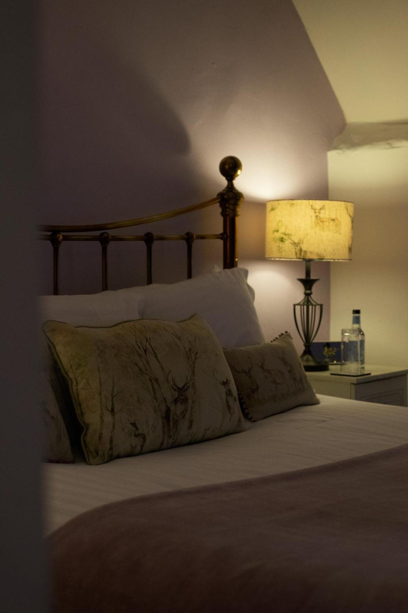 Kings Arms Hotel Abergavenny Dış mekan fotoğraf